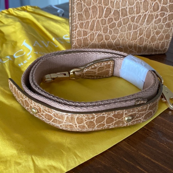 Eric Javits Mini Shopper Crossbody - Picture 3 of 4